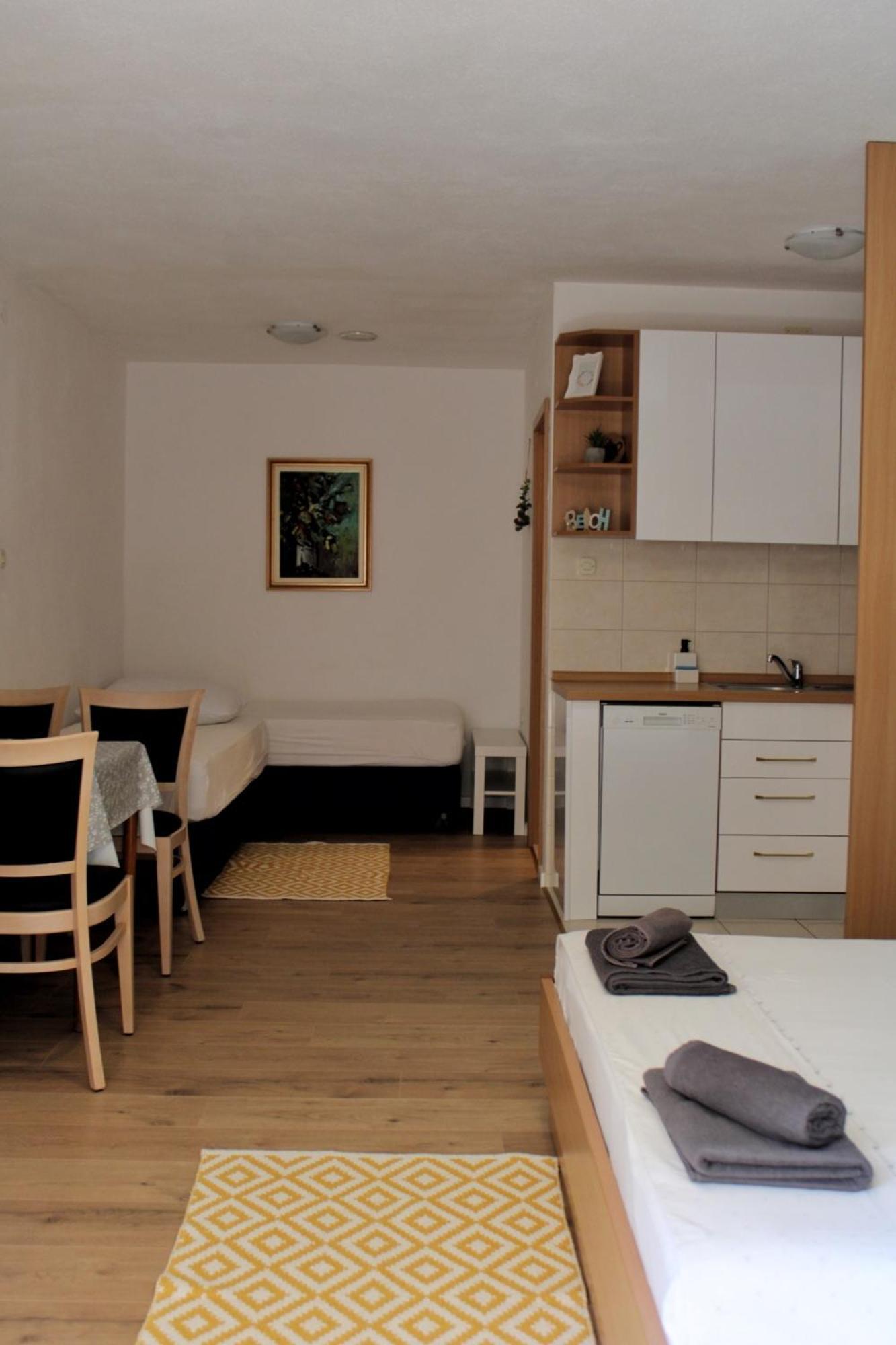 Studio Laura-Spacious Studio On The Main Beach ماكارسكا المظهر الخارجي الصورة